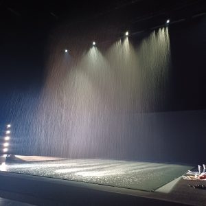 人工降雨システム「レインカーテン®」による舞台での雨演出